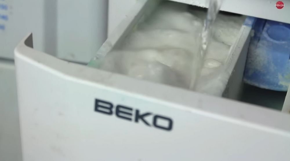 Tak direndam pemutih, trik cuci bantal menguning dan bau jadi kinclong lagi cuma tambah 1 bahan dapur