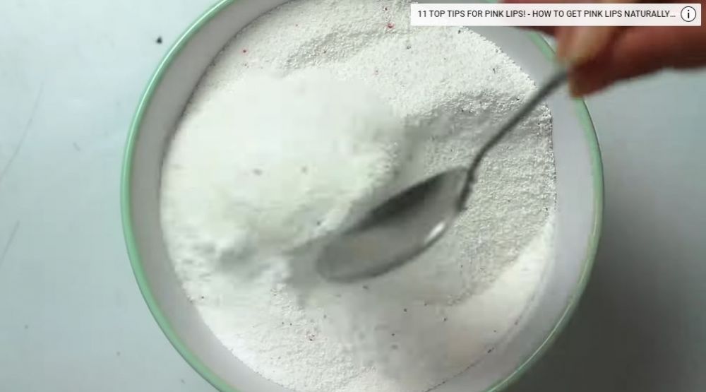 Tak direndam pemutih, trik cuci bantal menguning dan bau jadi kinclong lagi cuma tambah 1 bahan dapur