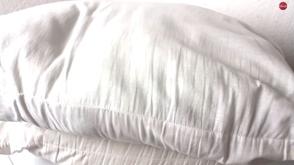 Tak direndam pemutih, trik cuci bantal menguning dan bau jadi kinclong lagi cuma tambah 1 bahan dapur