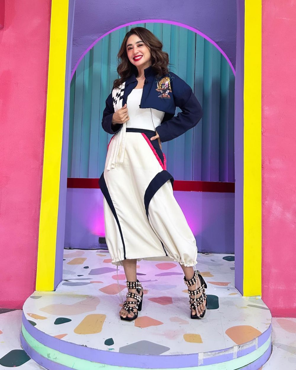 dewi perssik rumah 30 miliar © berbagai sumber