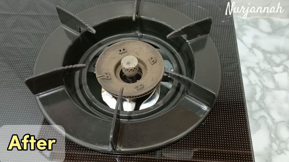 Tanpa direndam air panas, ini trik ampuh hilangkan kerak gosong di tungku kompor pakai 2 bahan dapur