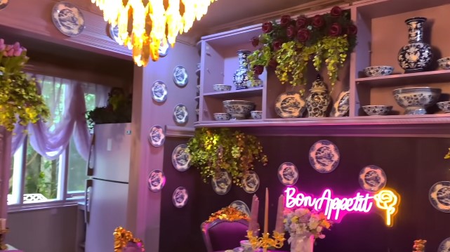 dapur ibunda Tasya Farasya serba ungu © YouTube