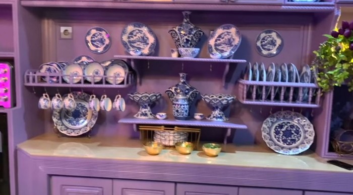 Vibesnya bak hunian Disney, ini 11 potret dapur ibunda Tasya Farasya yang ngejreng serba ungu