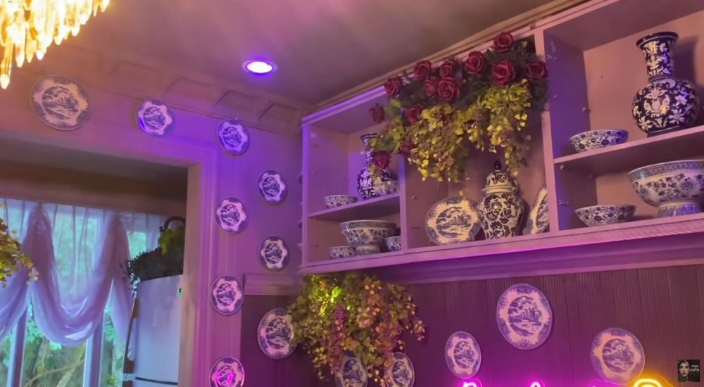 dapur ibunda Tasya Farasya serba ungu © YouTube