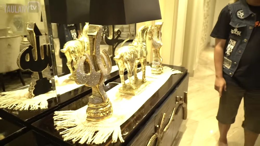 dapur andre taulany dilapisi emas © 2024 brilio.net