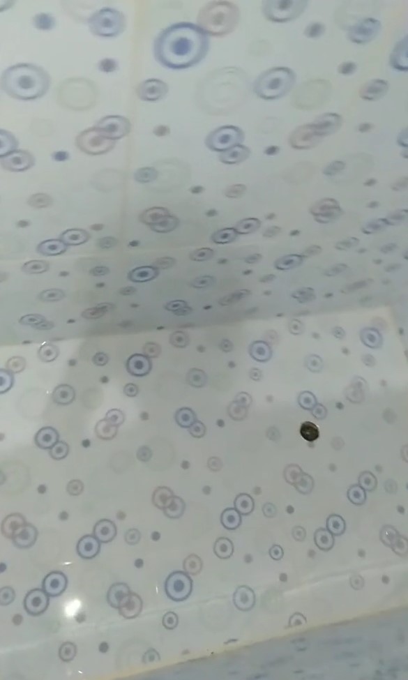 Cukup tambah 2 bahan dapur, ini cara hilangkan noda kuning di bak mandi tanpa disikat