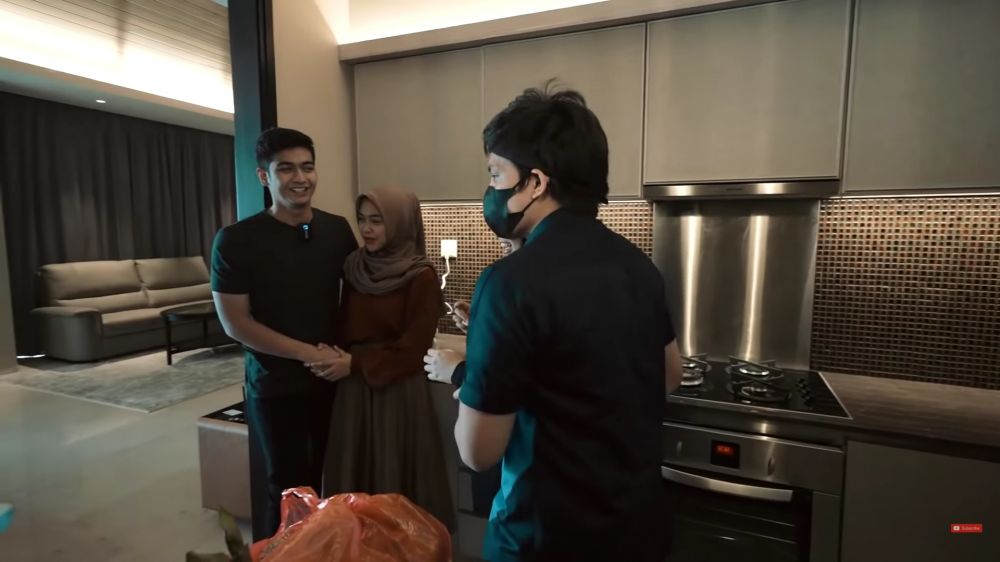 dapur apartemen Ria Ricis © 2024 brilio.net