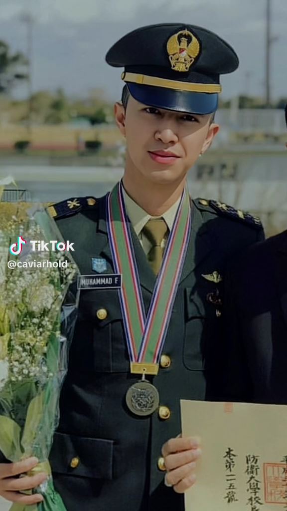 potret calon suami ayu ting ting © berbagai sumber