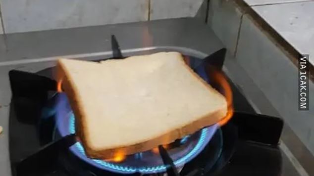 cara nyeleneh orang bikin roti panggang Berbagai sumber