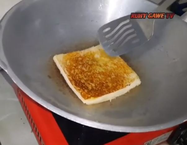 cara nyeleneh orang bikin roti panggang Berbagai sumber