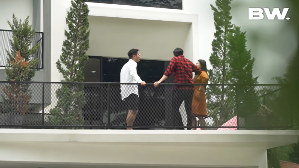 potret rooftop rumah Felicya Angelista dan Caesar Hito © 2024 brilio.net potret rooftop rumah Felicya Angelista dan Caesar Hito © 2024 brilio.net