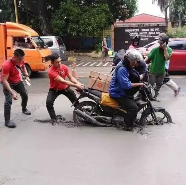 kejadian apes saat berkendara motor Berbagai sumber