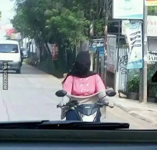 kejadian apes saat berkendara motor Berbagai sumber