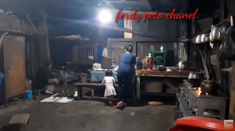 dapur sederhana betrand peto di kampung © YouTube