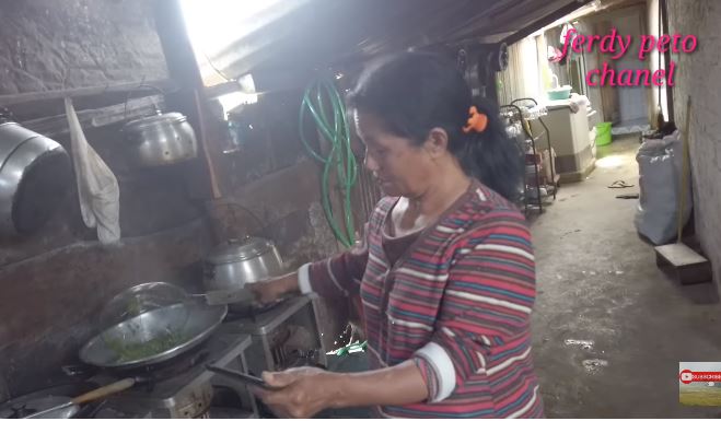 dapur sederhana betrand peto di kampung © YouTube dapur sederhana betrand peto di kampung © YouTube