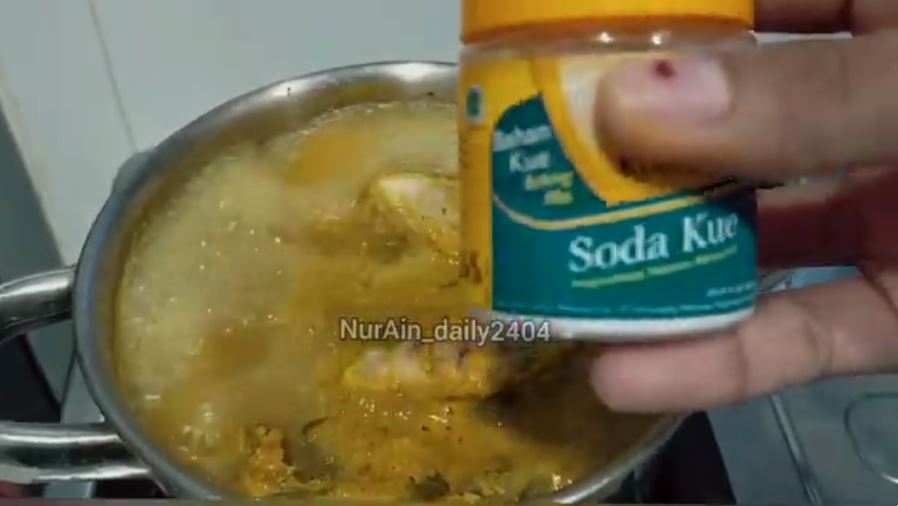 Tanpa direbus presto, ini trik mengungkep ayam kampung agar hasilnya empuk cuma tambah 1 bahan dapur