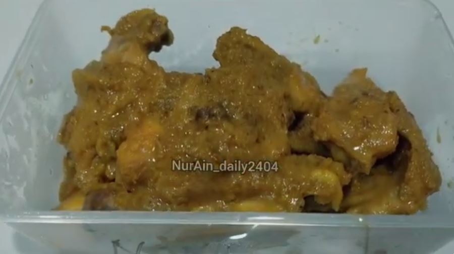 Tanpa direbus presto, ini trik mengungkep ayam kampung agar hasilnya empuk cuma tambah 1 bahan dapur