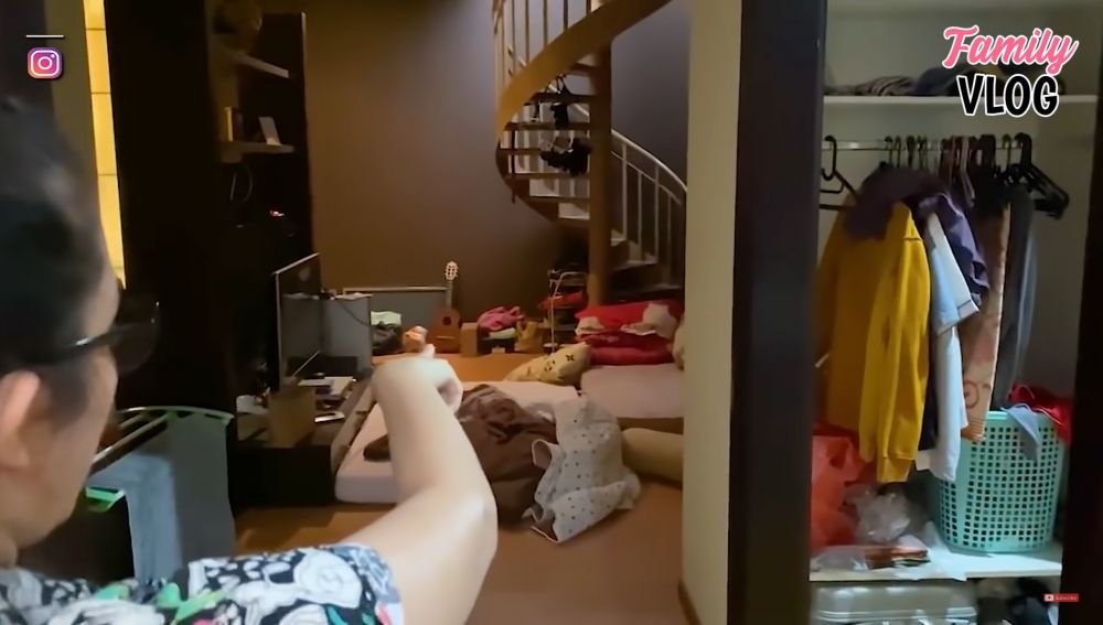 rumah ussy sebelum nikah ada warung kopi di garasi © berbagai sumber