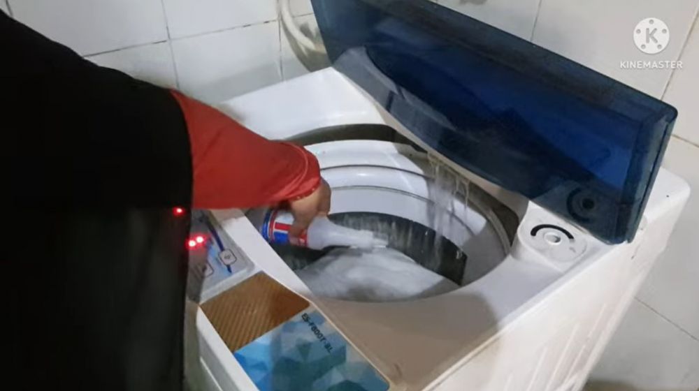 Cukup tambah 1 bahan dapur, ini trik cuci bantal dekil dan buluk agar kembali putih seperti baru