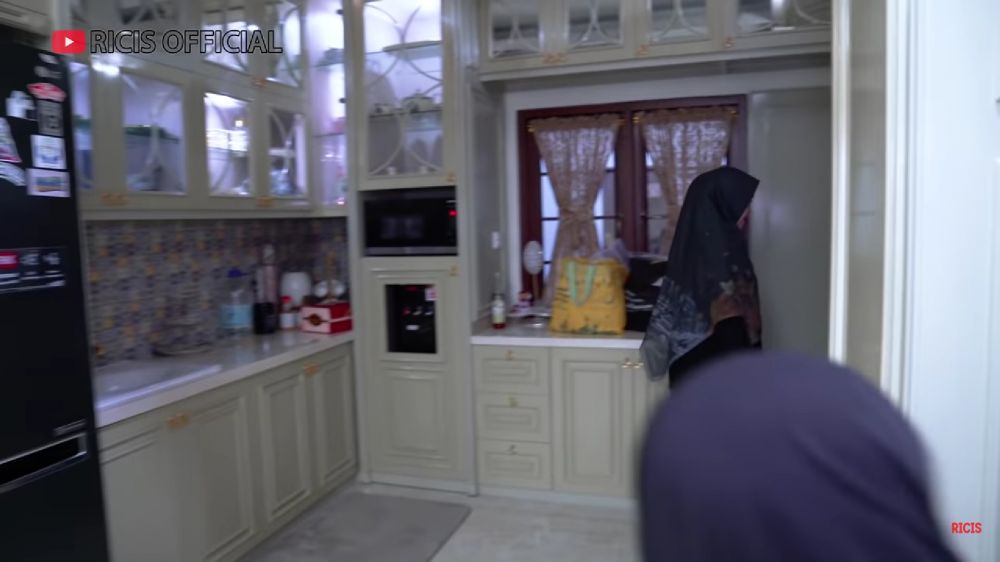 dapur rumah fadil jaidi © 2024 brilio.net