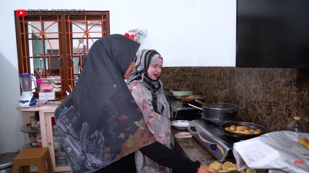 dapur rumah fadil jaidi © 2024 brilio.net