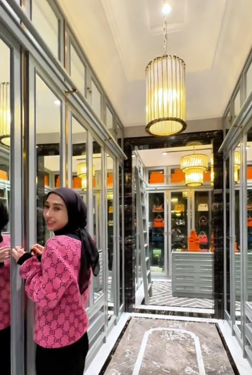 potret rumah mewah Reza Gladys bak istana berlapis marmer © 2024 brilio.net