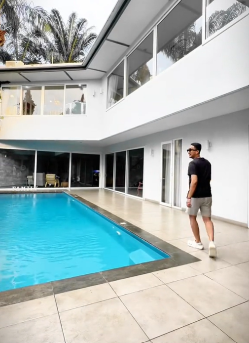 potret rumah mewah Reza Gladys bak istana berlapis marmer © 2024 brilio.net