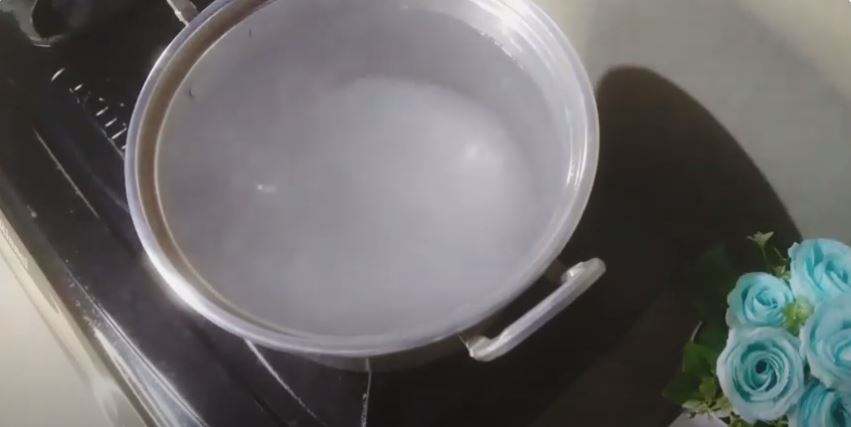 Tanpa direndam pemutih, begini cara mencuci pakaian putih dekil dan kusam cuma tambah 1 bahan dapur