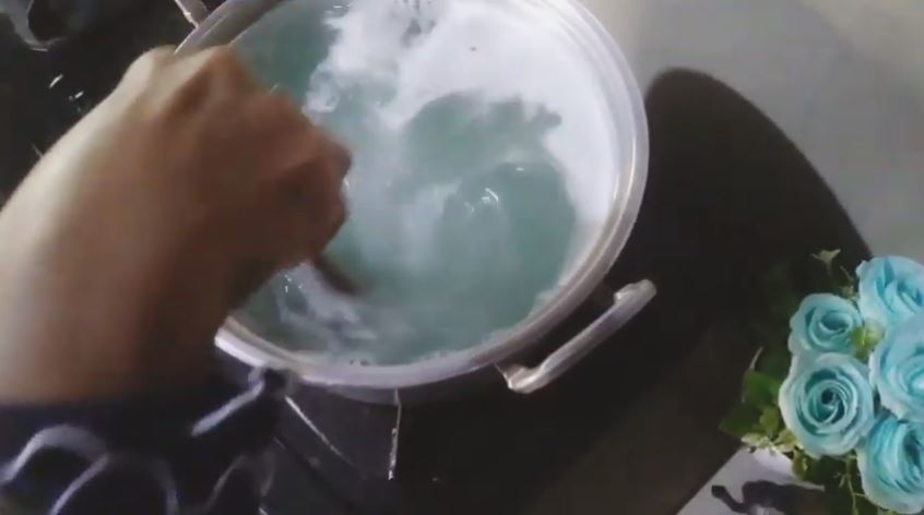 Tanpa direndam pemutih, begini cara mencuci pakaian putih dekil dan kusam cuma tambah 1 bahan dapur