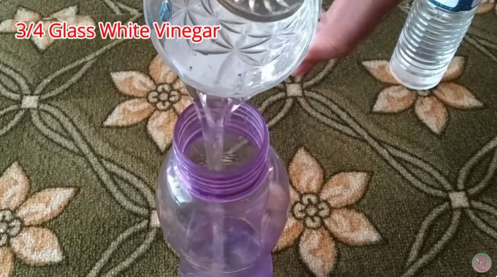 Tak perlu direndam pemutih dan air panas, ini trik cuci bantal kuning dan berjamur pakai 2 bahan dapur