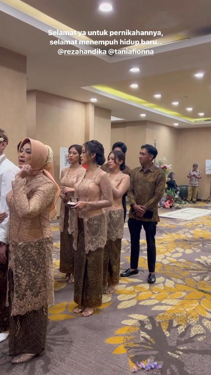 potret kenang mirdad di nikahan adik tyna © instagram