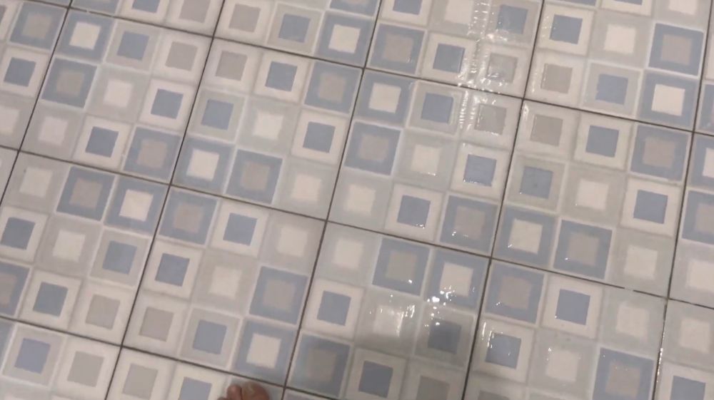 Tak pakai air panas, ini trik hilangkan kerak keramik kamar mandi cukup tambah 2 bahan dapur