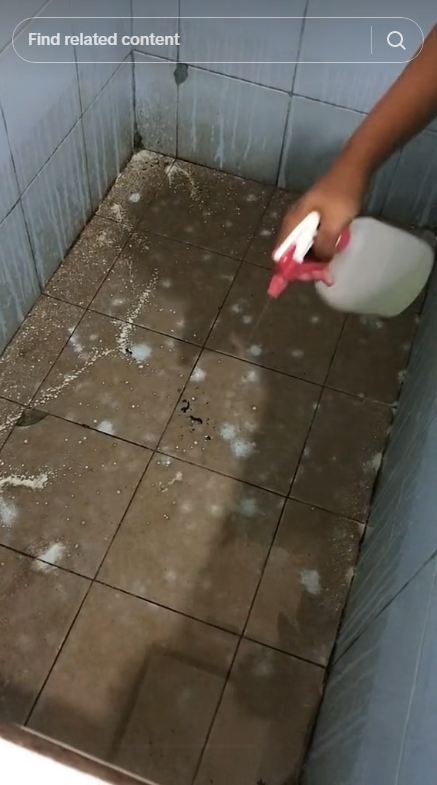 Tanpa tenaga ekstra, ini trik bersihkan keramik bak mandi berkerak hitam pakai tambahan 1 bahan dapur