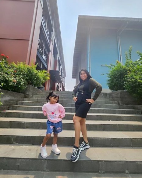 Dulunya ART kini jadi biduan top © berbagai sumber Dulunya ART kini jadi biduan top © berbagai sumber