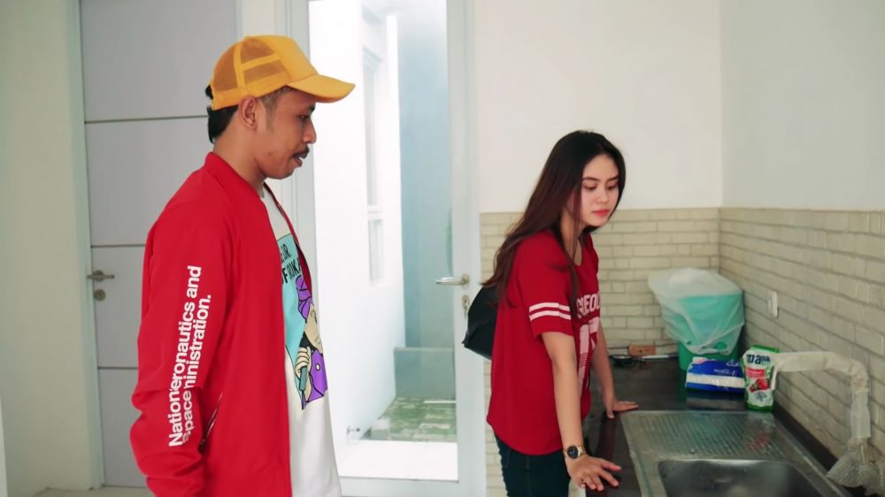 rumah furry setya bareng mantan istri © 2024 brilio.net