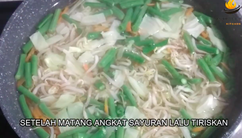 Bukan dikukus, ini trik masak sayur urap agar bumbu meresap, matang sempurna, dan tak cepat basi