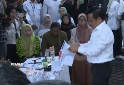 Momen Cak Imin nyoblos didampingi istri dan ketiga putrinya © 2024 brilio.net