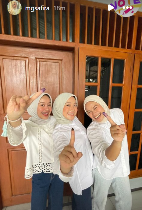 Momen Cak Imin nyoblos didampingi istri dan ketiga putrinya © 2024 brilio.net