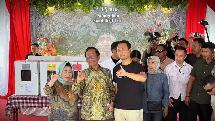 momen mahfud md nyoblos © berbagai sumber momen mahfud md nyoblos © berbagai sumber