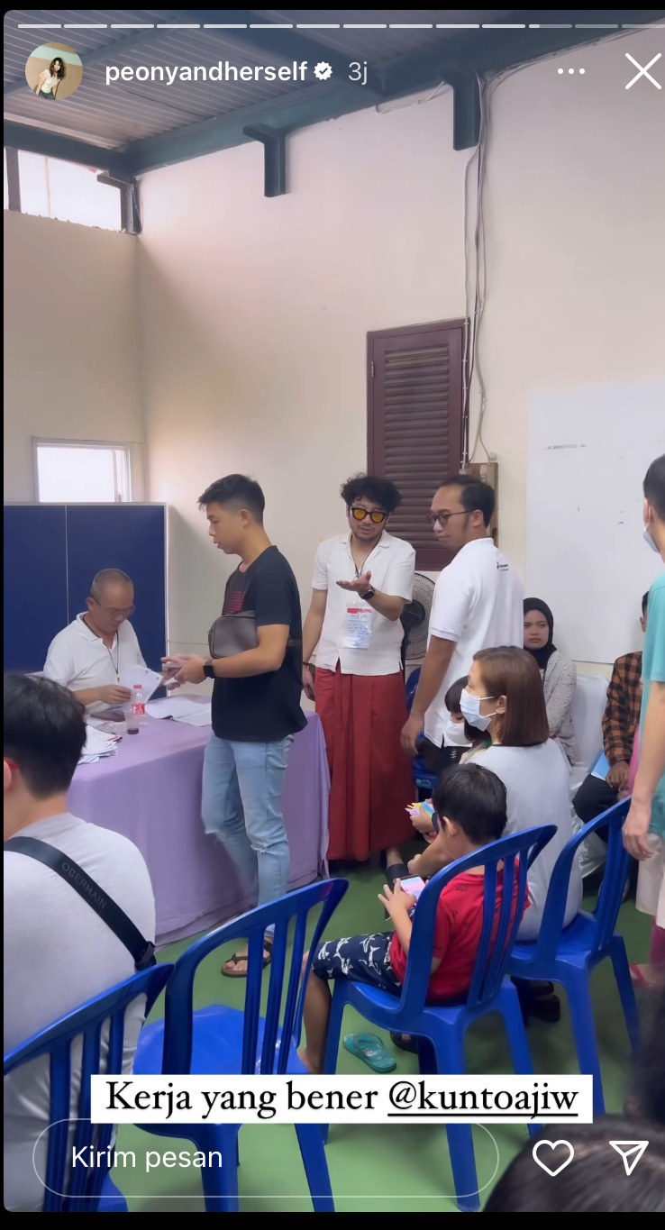 Kunto Aji jadi petugas Linmas © 2024 brilio.net Kunto Aji jadi petugas Linmas © 2024 brilio.net