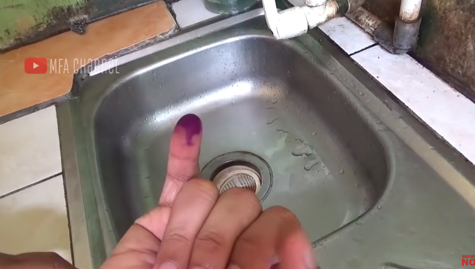 Jangan pakai sabun cuci tangan, cara cepat bersihkan tinta ungu di jari dengan tambahan 1 bahan dapur