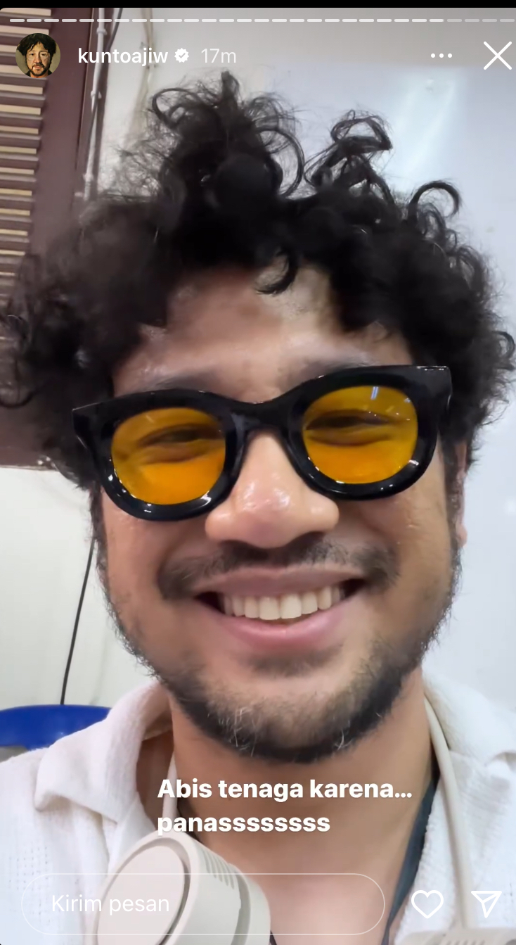 Kunto Aji jadi petugas Linmas © 2024 brilio.net Kunto Aji jadi petugas Linmas © 2024 brilio.net