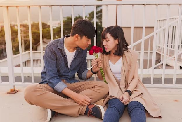 150 Kata-kata romantis buat pasangan, penuh kasih sayang bikin hati berbunga-bunga