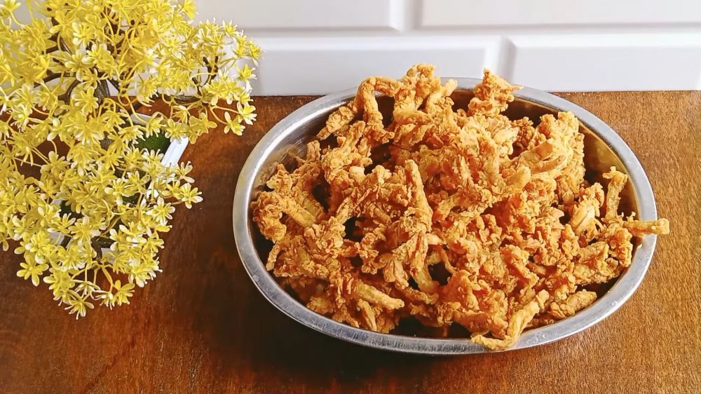 Tanpa diberi baking soda, ini trik goreng jamur tiram agar semakin krispi renyah tahan lama