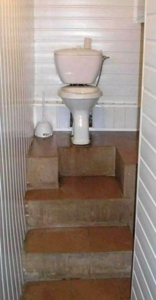 44 Potret kocak desain WC ini bentuknya auto geleng kepala, bikin ragu walaupun sedang mules