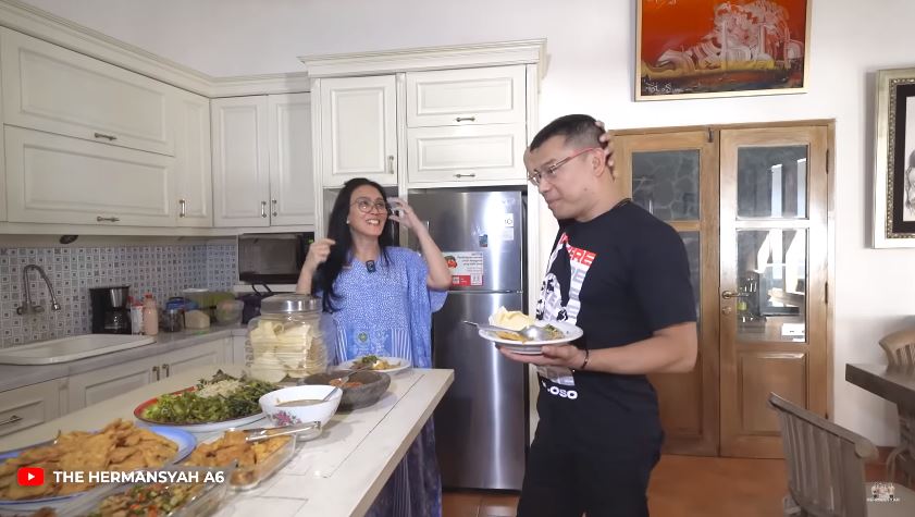 potret dapur rieke diah pitaloka © YouTube potret dapur rieke diah pitaloka © YouTube