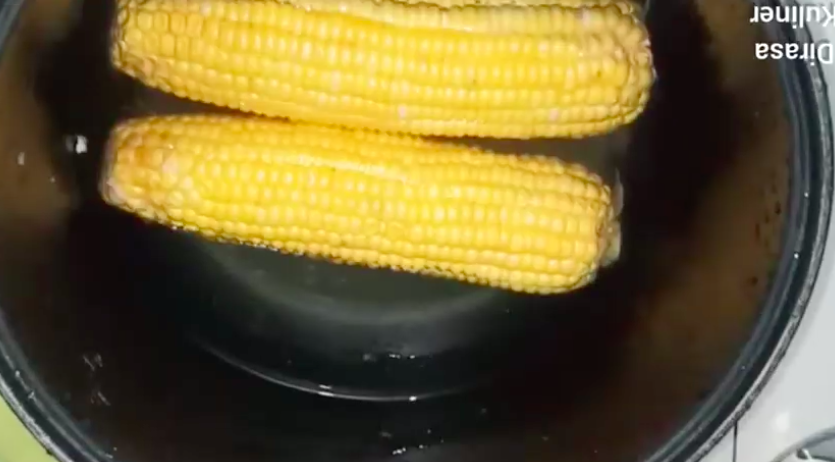 Bukan dimasukkan kulkas, ini trik bikin jagung keriput jadi segar lagi cuma pakai 1 bahan sederhana
