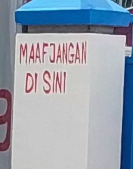 tulisan tempat umum bikin bingung berbagai sumber