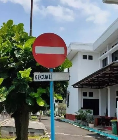 tulisan tempat umum bikin bingung berbagai sumber