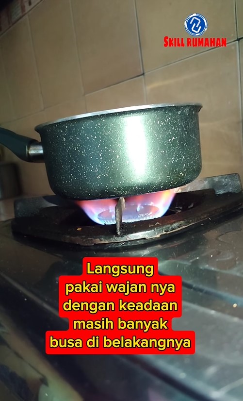 Bukan dioles sabun colek, ini trik agar pantat wajan tak mudah hitam dan tetap kinclong saat digunakan